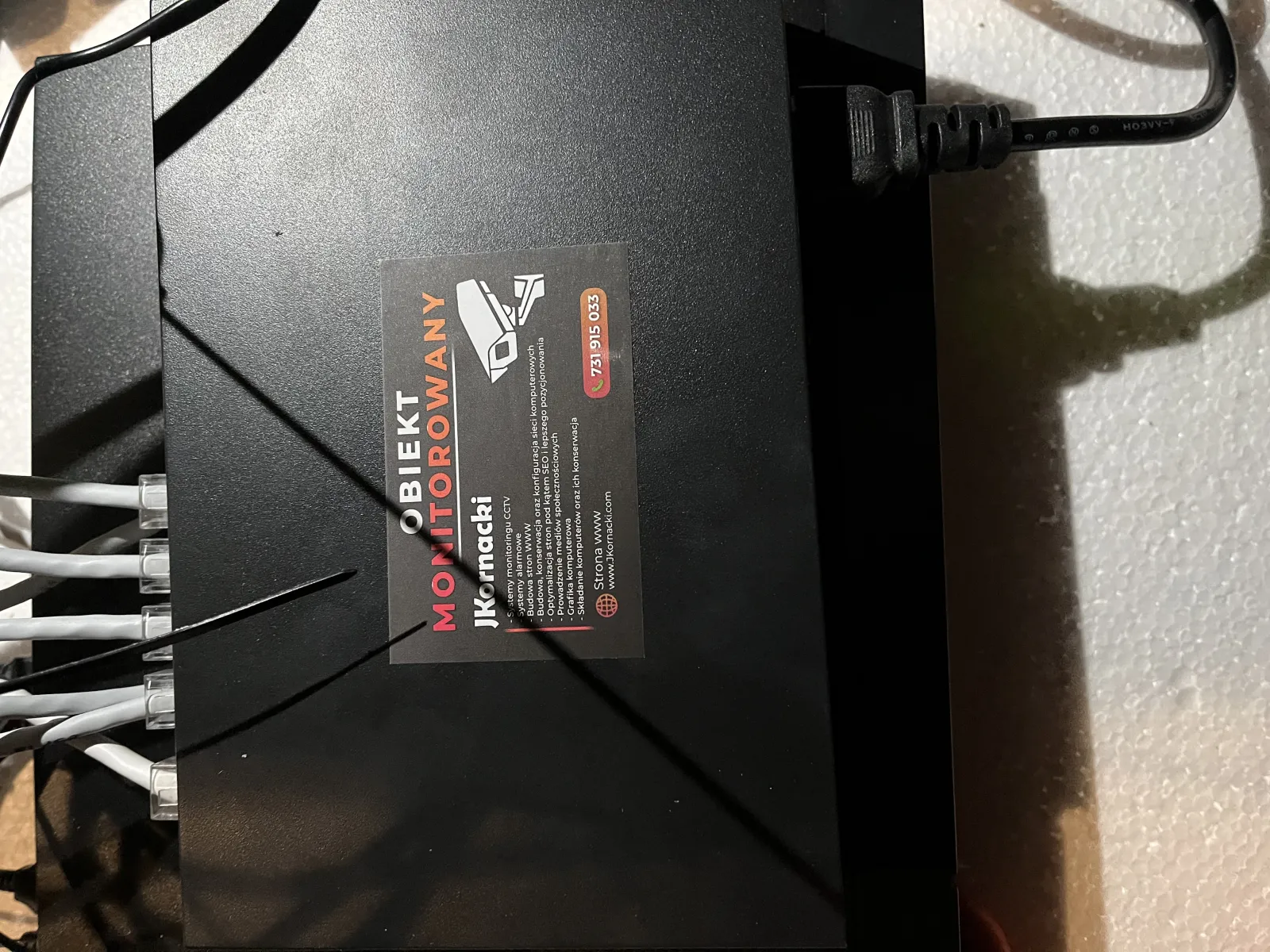 Profesjonalny sprzęt instalacyjny z plombą gwarancyjną i logotypem firmy JKornacki Monitoring.